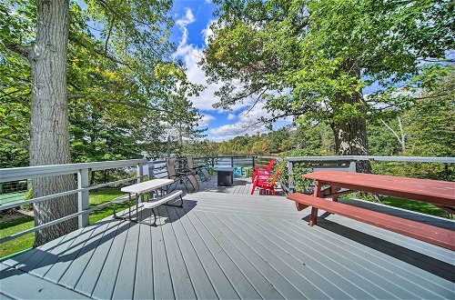 Foto 6 - Lakefront Burton Home w/ Deck, Grill + Views