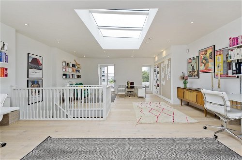 Foto 49 - Gorgeous Stylish Interior Designed 5 Bed Home in Holland Park - Superb Location