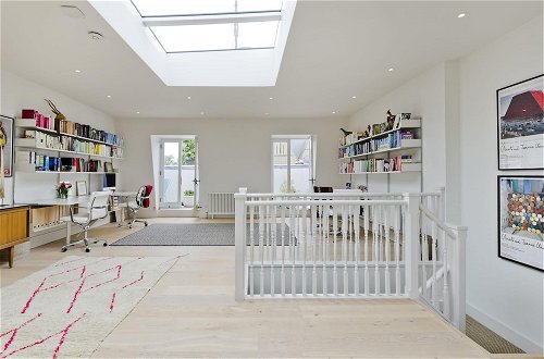 Foto 53 - Gorgeous Stylish Interior Designed 5 Bed Home in Holland Park - Superb Location