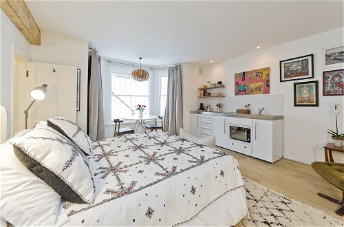 Foto 15 - Gorgeous Stylish Interior Designed 5 Bed Home in Holland Park - Superb Location