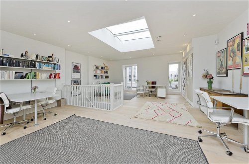 Foto 48 - Gorgeous Stylish Interior Designed 5 Bed Home in Holland Park - Superb Location