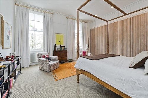 Foto 29 - Gorgeous Stylish Interior Designed 5 Bed Home in Holland Park - Superb Location