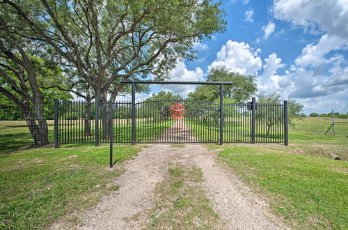 Foto 28 - 200-acre Lakefront Ranch in Wallis W/pvt Lake