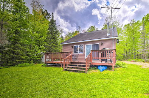 Foto 27 - Secluded Woodsy Watersmeet Cabin w/ Fire Pit