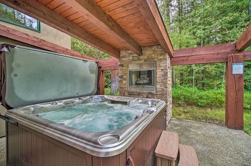 Photo 29 - Luxe Mccall Cabin w/ Hot Tub ~ 8 Mi to Skiing