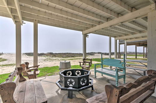 Photo 5 - Beachfront Family Home: BBQ Pit & Central A/C