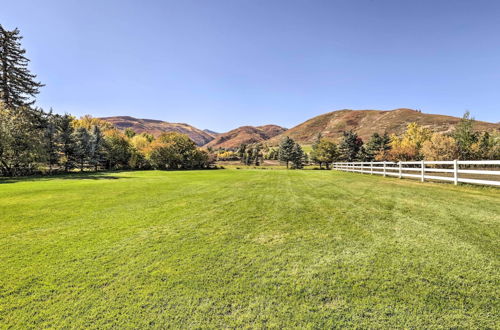 Photo 10 - Spacious Midway Home w/ Balcony + Mtn Views