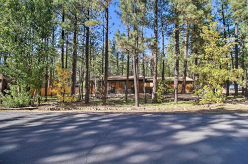 Foto 7 - Bright Pinetop Cabin w/ Deck - Pet Friendly