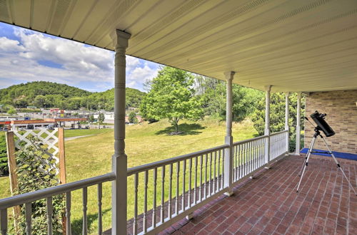 Photo 5 - Bluefield Retreat w/ Pool Table: Near Parks