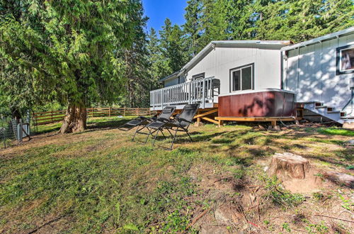 Photo 21 - Riverfront Dorena Home w/ Hot Tub & Game Room