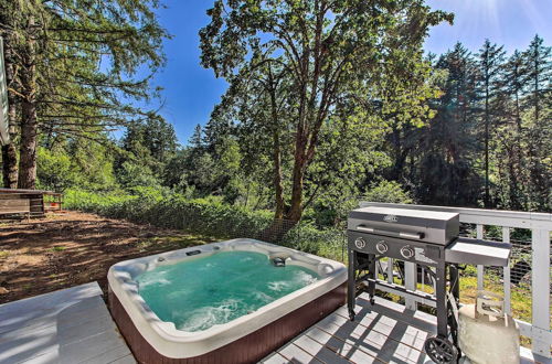 Photo 11 - Riverfront Dorena Home w/ Hot Tub & Game Room