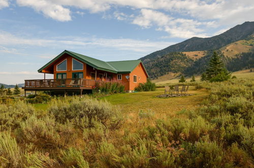 Photo 7 - Cozy Henrys Lake Escape - 20 Miles to Yellowstone