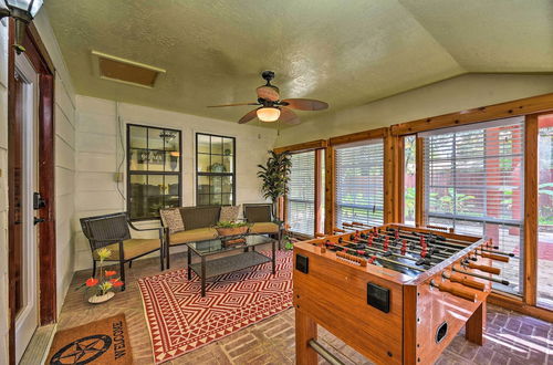 Foto 29 - Spacious Conroe Home w/ Foosball & Pool Table