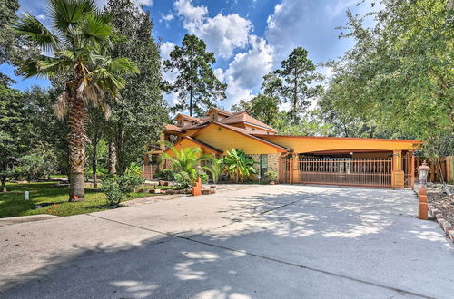 Foto 11 - Spacious Conroe Home w/ Foosball & Pool Table