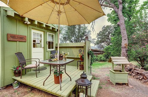 Foto 1 - Charming Tiny Home w/ Deck & Pond Access