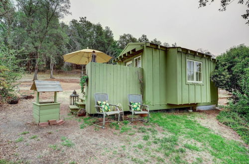 Foto 19 - Charming Tiny Home w/ Deck & Pond Access