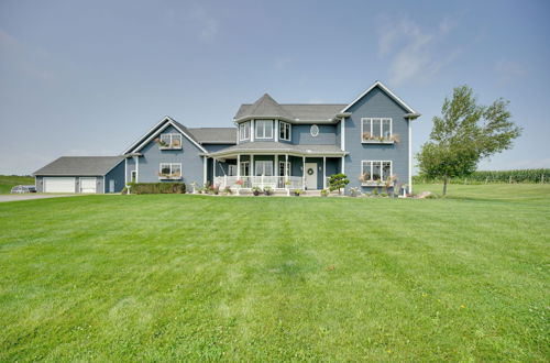 Foto 1 - Blue Birds Perch: Stunning Home on Private Hilltop