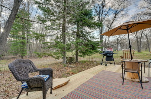 Photo 9 - Bright Gladwin Cottage w/ Deck & Kayaks