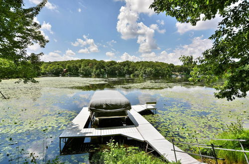 Foto 26 - Spacious House w/ Boat Dock on Red Cedar Lake