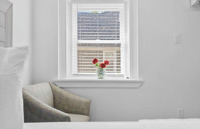 Cozy Comfortable and Quiet Suites FT - Photo 12