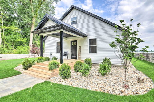 Photo 10 - Newly Built Gilletts Lake Gem: Dock & Hot Tub