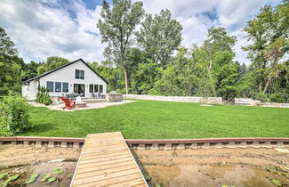 Photo 1 - Newly Built Gilletts Lake Gem: Dock & Hot Tub