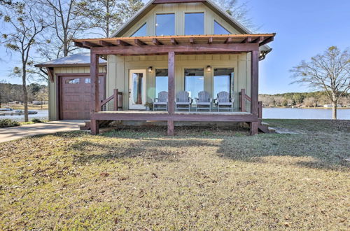 Photo 26 - Home Located on the Shoreline of Lay Lake