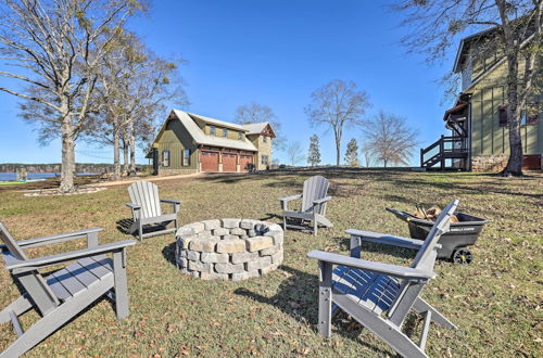 Photo 3 - Home Located on the Shoreline of Lay Lake