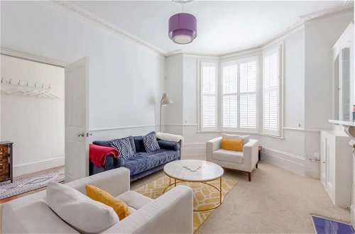 Photo 18 - Inviting 4BD House - Greenwich