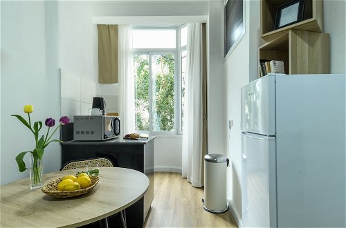 Foto 8 - Charming Studio Apartment with kitchen