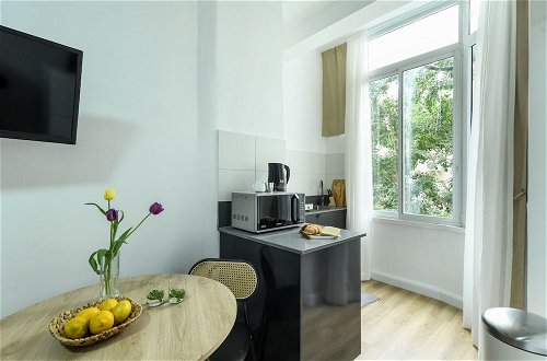 Foto 6 - Charming Studio Apartment with kitchen