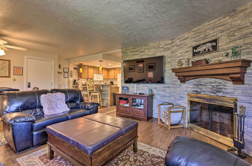 Photo 2 - Slopeside Condo With Hot Tub + Game Room Access