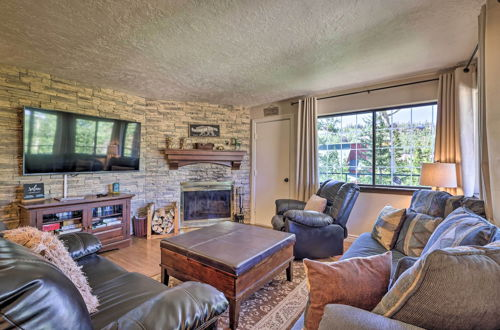 Photo 5 - Slopeside Condo With Hot Tub + Game Room Access