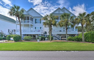 Foto 1 - Surfside Beach Home Base: Steps to Pool & Ocean