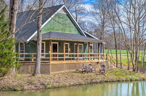 Foto 1 - Bright Green Gables Cabin: Hike, Swim & BBQ