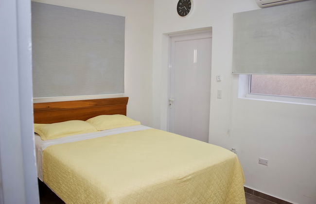Remarkable 1-bed Apartment in Noord - Photo 4