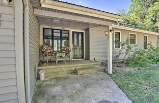 Photo 2 - Cozy Lakefront Lapeer House w/ 2 Paddle Boats