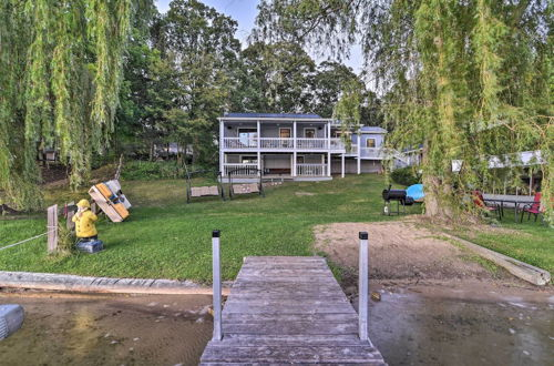 Foto 1 - Cozy Lakefront Lapeer House w/ 2 Paddle Boats