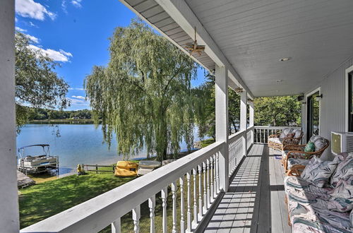 Foto 34 - Cozy Lakefront Lapeer House w/ 2 Paddle Boats