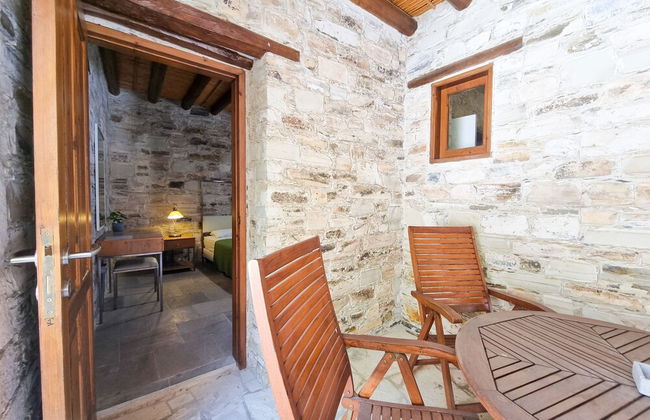 Skarinou's Landhouse Poolside Apartment - Photo 6