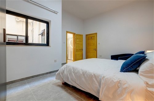 Photo 11 - Modern 3BR Apartment in Sliema s Desirable Locale