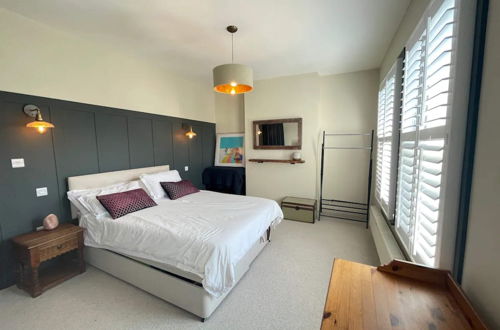 Photo 7 - Stylish 3BD House With Private Garden - Tooting