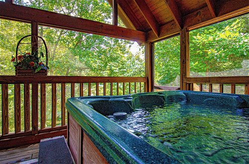 Foto 13 - Moose Lodge with Hot Tub