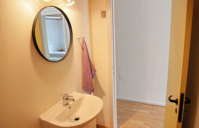 Lovely 2- Bedroom Apartment In Central Tórshavn - Photo 8