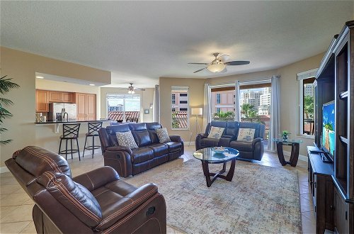 Foto 5 - Stunning Beach Front 3 Bd Apartment Clearwater Belle Harbor 401