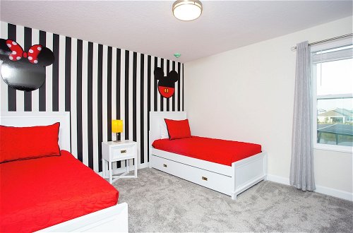 Foto 31 - Fantastic Eight Bedrooms SF w Screened Pool at Storey Lake Resort 2887