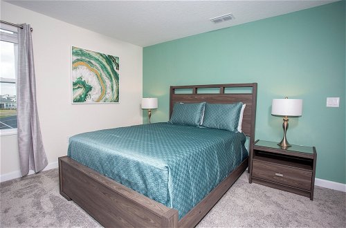 Foto 38 - Fantastic Eight Bedrooms SF w Screened Pool at Storey Lake Resort 2887