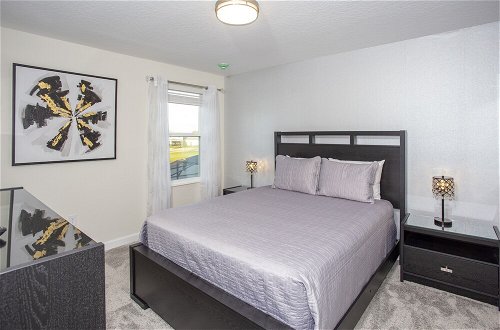 Foto 60 - Fantastic Eight Bedrooms SF w Screened Pool at Storey Lake Resort 2887