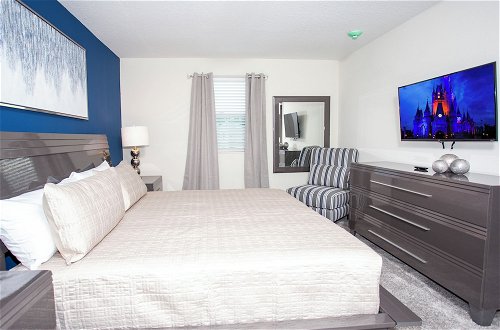 Foto 47 - Fantastic Eight Bedrooms SF w Screened Pool at Storey Lake Resort 2887
