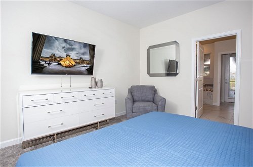 Foto 10 - Fantastic Eight Bedrooms SF w Screened Pool at Storey Lake Resort 2887